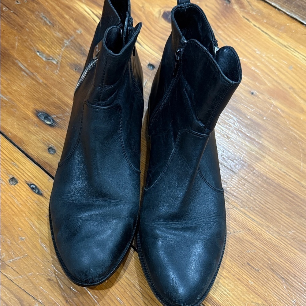 Marc Fisher Black Ankle Booties with silver detail size 8.5 M - Picture 8 of 9